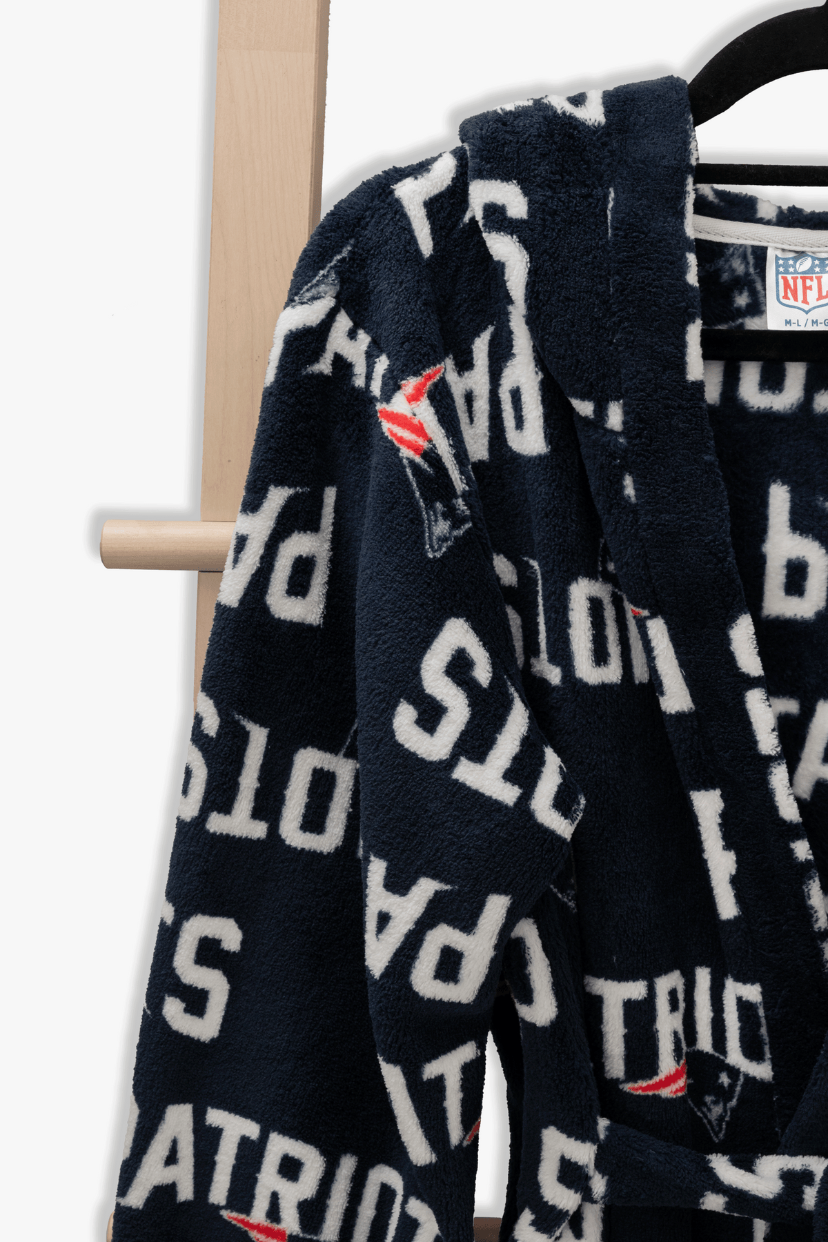 New England Patriots Youth Fleece Robe, Hooded NFL Kids Bathrobe with Tie Belt and Pockets, Children's Sizes